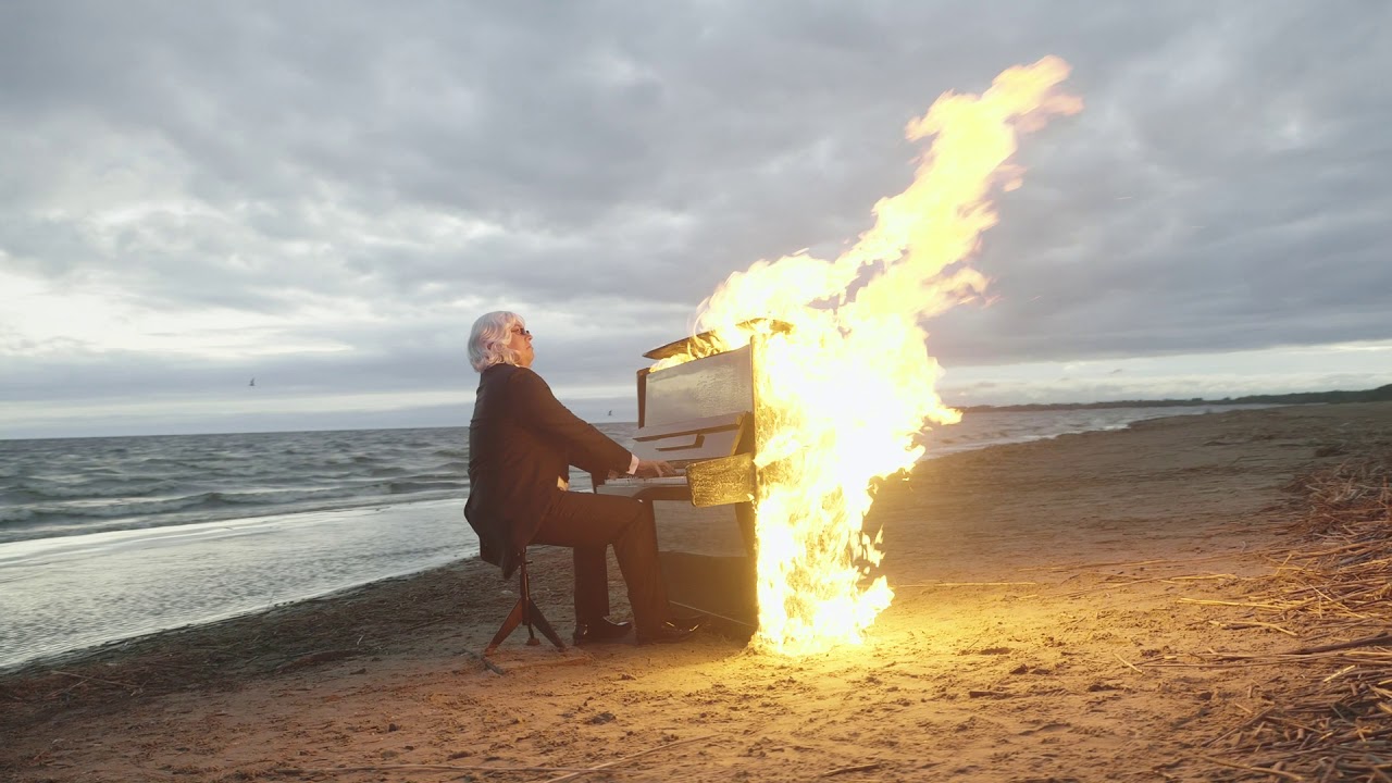 Ханс Циммер Мем горящее пианино